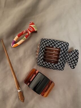 Set Of 4 Stylish Hair Accessories